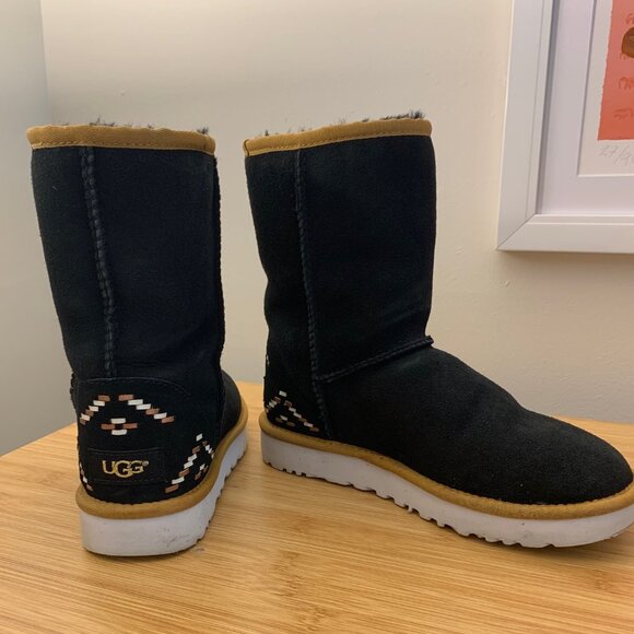 UGG classic short Rustic Weave boot - Picture 1 of 11
